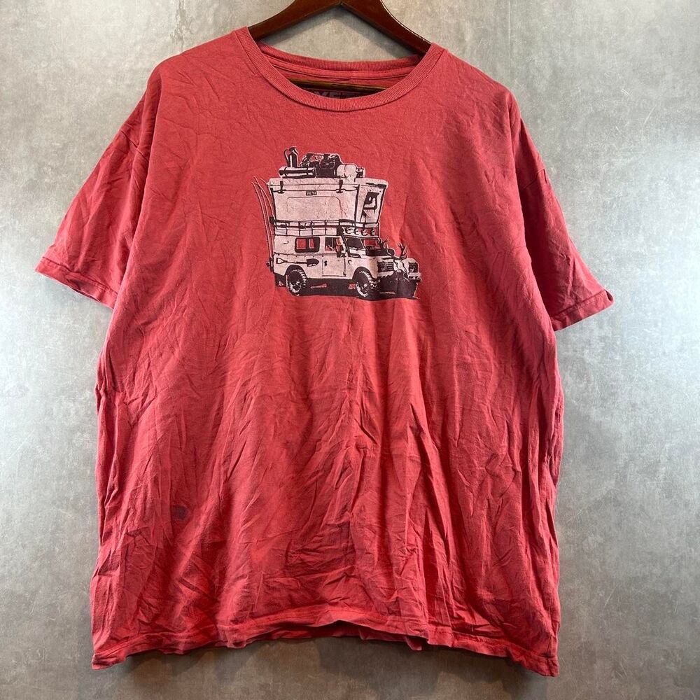 Yeti Men's Red and Orange T-shirt